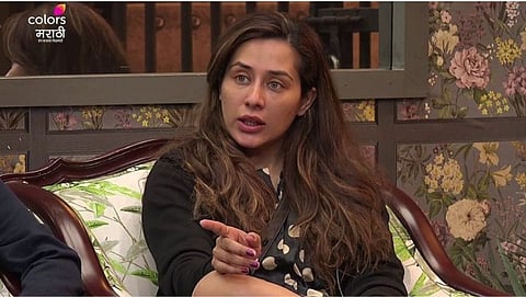 Big Boss Marathi 4, Tejaswini Lonari discuss with her team.