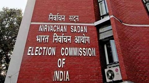 Election Commission : सुट्टी घेऊन मतदान न करणाऱ्या नोकरदारांना निवडणूक आयोग देणार दणका