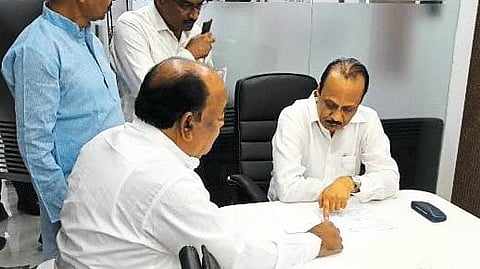 Dilip Wagh in discussion with Leader of Opposition Ajit Pawar regarding wet drought, political movements and elections