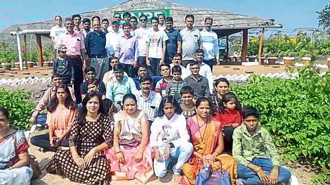 Employees of 'Sakal' who participated in Panjarpol Area Tour