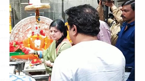 राज ठाकरे यांनी सपत्नीक कुलदैवत कोंडजाई देवी, बल्लाळेश्वराचे घेतले दर्शन