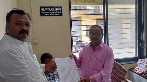 Sandeep Gare while giving a statement to the officers of the Niphad Panchayat Committee office