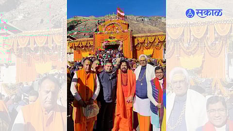 At Badrinath Dham Kailasamath Adhikar Swami Samvidanand Saraswati, Badri-Kedar Temple Committee CEO Yogendra Singh along with other officials.