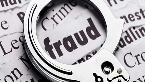 pune crime news fraud police cab driver robbed senior citizen on pretext getting flat