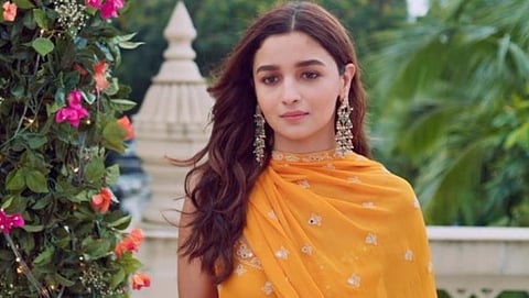 Alia Bhatt delivery childhood Video Viral on Social Media