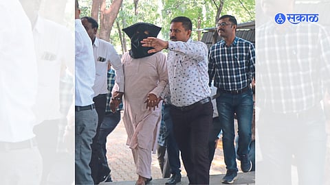 Police taking the suspect arrested by the ATS from Malegaon to the court