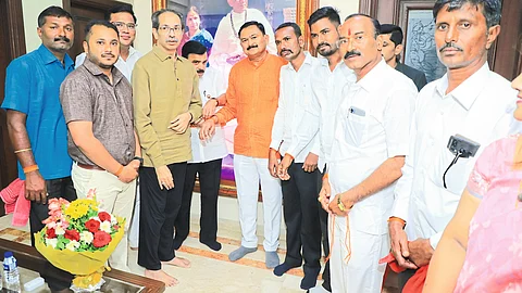 Ramesh Manik Patil tying Shivbandhan at the hands of Shiv Sena chief Uddhav Thackeray.