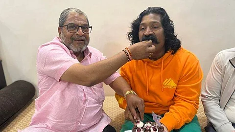 political leader raju shetti cutting cake with pravin tarde and shared post for his birthday