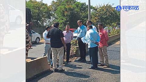 NMC Commissioner Dr. Chandrakant Pulkundwar inspecting the encroached square.
