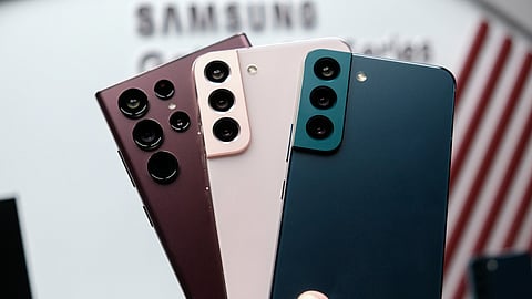 iPhone ला टक्कर देण्यासाठी Samsung चा मास्टरस्ट्रोक; येणार जबरदस्त फिचर्स असलेला फोन