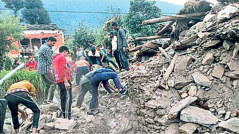 Earthquake Nepal and North India 6 people died 5 injured
