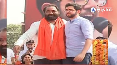 Aaditya Thackeray: गुवाहटीच्या वाटेवर पळून आलेले हेच ते आमदार म्हणत आदित्य ठाकरेंनी मारली नितीन देशमुखांना मिठी