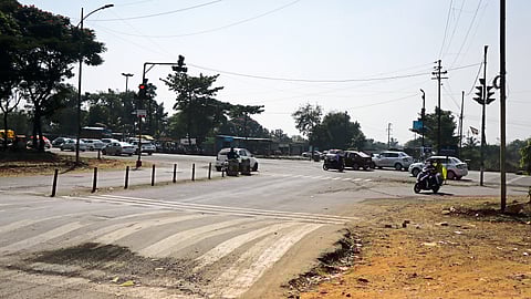 Hampers thrown on the road after Chili Chauphuli cleared encroachment.