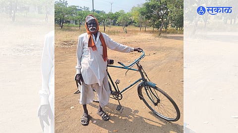 karbhari karhade with his cycle 'Lakshmi'.