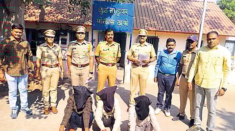 Superintendent Sanjay Barkund, Inspector Dattatray Shinde and a team present at the Taluka Police Station along with the suspects arrested in the case of kidnapping of the youth