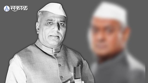 actor atul kale play role of yashwantrao chavan in Maharashtra Shahir movie