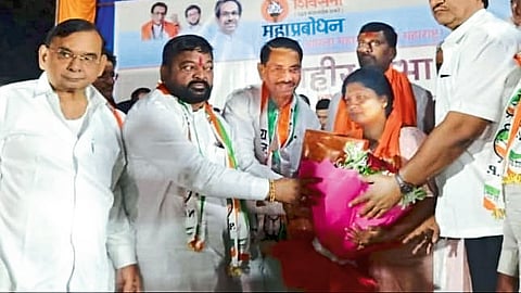 Deokar lashing on platform of Shiv Sena