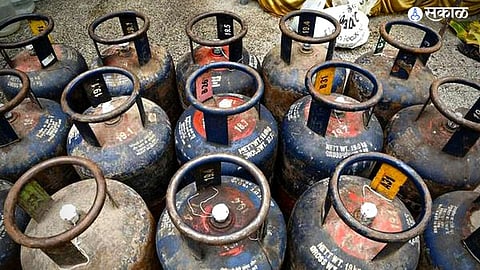 Commercial LPG Cylinder Price Hike : सणासुदीच्या काळात महागाईचा मोठा धक्का! एलपीजी गॅस सिलिंडर 'इतक्या' रुपयांनी महागले