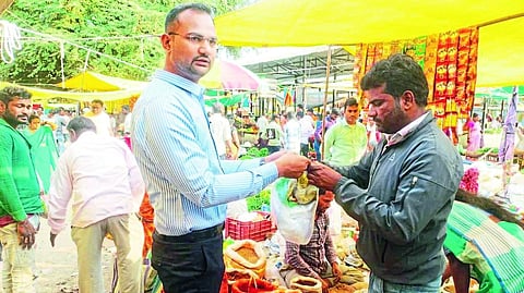 Sagar Zaware and officers during action against plastic in the market here.
