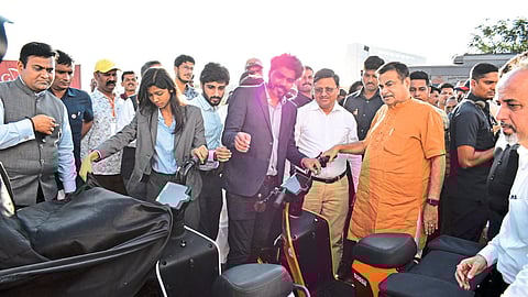 Nitin Gadkari unveiling Revamp Moto