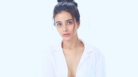 actress Akshaya Gurav troll for bold photoshoot