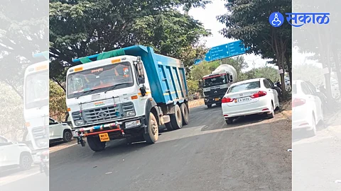 Heavy vehicular traffic going through indiranagr