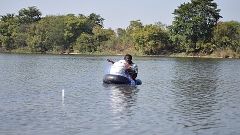 Martyr Babu Gainu Reservoir No Fish Seed Released For 3 Years Over 300 Tribal Families Will Face Livelihood Problem pune