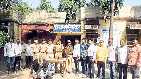 Dhule: Deputy Superintendent of Police S Hrishikesh Reddy, Police Inspector Anand Kokere, Assistant Police Inspector Sandeep Patil and the team along with the suspects arrested along with the material in the Mahadev temple theft case