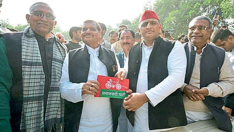 Akhilesh Yadav and SHivpalsinh Yadav