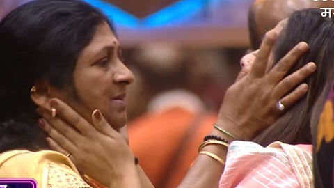 contestant feeling emotional and crying after seeing their parents Bigg Boss Marathi 4