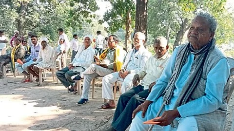 milind umare writes about menda village Gramswarajya politics