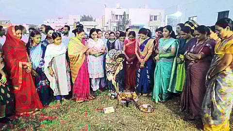 Nandurbar: Mayor Ratna Raghuvanshi and women corporators during the groundbreaking ceremony of development works in the city. In the second photo, former MLA Chandrakant Raghuvanshi on the occasion of Bhoomi Pujan. Neighbors Mayor Ratna Raghuvanshi, Deputy Mayor Kunal Vasave, Hiralal Chaudhary etc.