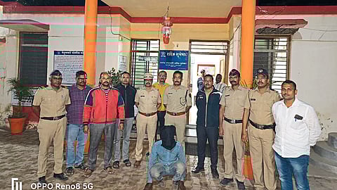 Mehunbare (Chalisgaon): Assistant Superintendent of Police Abhaysingh Deshmukh, Vishnu Awad and police personnel were arrested by the police in the case of torture on a deaf mute woman.