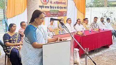 Gayatri Bhadane while guiding. Neighbor Dr. S. J. Shaikh, Prof. Shyam Pawar etc.