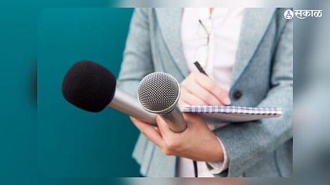 पत्रकार घडविणारा गुरू