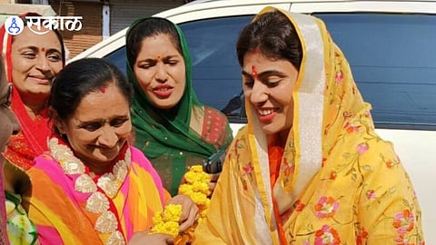 Rivaba Jadeja: जडेजाच्या पत्नीची जामनगरमध्ये जोरदार बॅटिंग; विजयाच्या उंबरठ्यावर