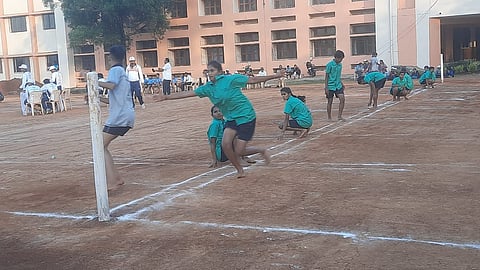 Rituja of Nashik dismisses the player from Dhule.