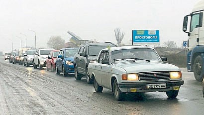 Russia missiles on Kherson Hit cannons people Queues of vehicles to exit city