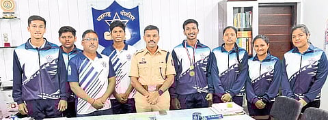 Jalgaon: Superintendent of Police M along with the athletes selected for Mini Olympics. Rajkumar, swimming coach Kamlesh Nagarkar