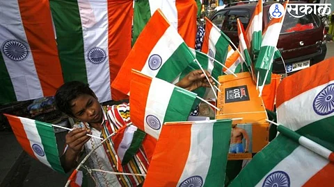 Indian Flag : प्रजासत्ताक दिनानंतर प्लास्टिकच्या तिरंगा झेंड्याचं काय कराल?