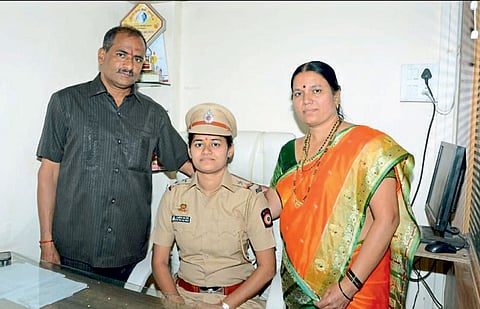 मोटार वाहन निरीक्षक तेजस्विनी चोरगें