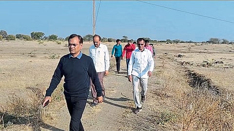 While searching the complained road, Zilla Parishad Executive Engineer Sanjay Narkhede, Complainant Vithoba Dyandyan along with team officials, employees.