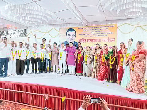 Dondai: Sarpanch, deputy sarpanch along with MLA Jayakumar Rawal and BJP officials were felicitated in a program held at Rawal Gadhi on Saturday