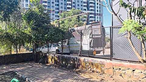 Dilapidated protective wall of Wavrenagar park.