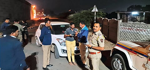 Dhule: Police team taking action against drunk drivers before New Year