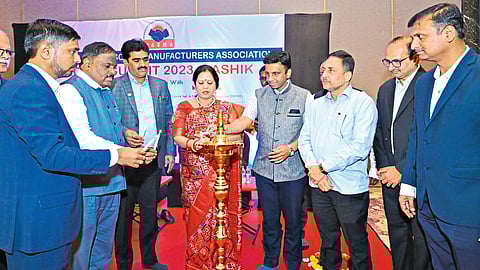 MLAs Devyani Farande, Dhananjay Bele, Nikhil Panchal, Amit Kulkarni, Rohan Upasani etc. while lighting the lamp at the inauguration of Solar Summit at Radisson Blue Hotel
