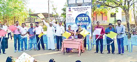 किणी हायस्कूलमध्ये पतंग महोत्सव