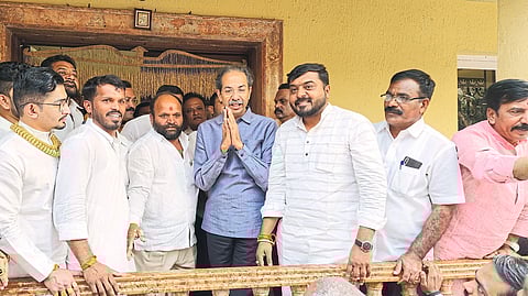 Aslam Maniyar, Madan Demse along with Vijay Karanjkar, Sudhakar Badgujar etc entered the presence of Uddhav Thackeray.