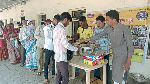 sakal social foundation young man who gives food to hungry needs support