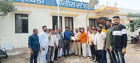 Shindkheda: During the medical examination of hunger strikers Shanabhau Sonawane and Raosaheb Ishi, medical officer Dr. Vinay Pawar